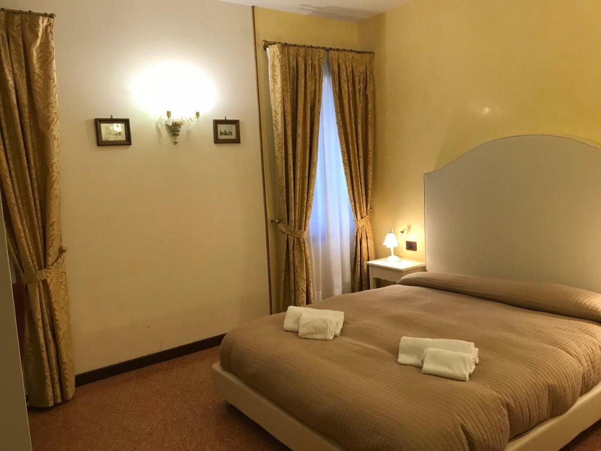 Classic Three Minutes From St Marc'S Square Apartment Venice Exterior photo