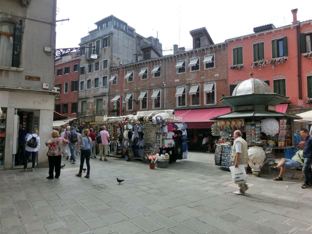 Classic Three Minutes From St Marc'S Square Apartment Venice Exterior photo
